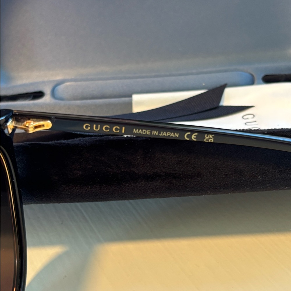 Authentic Gucci Elegant Black Sunglasses. Pristin… - image 8